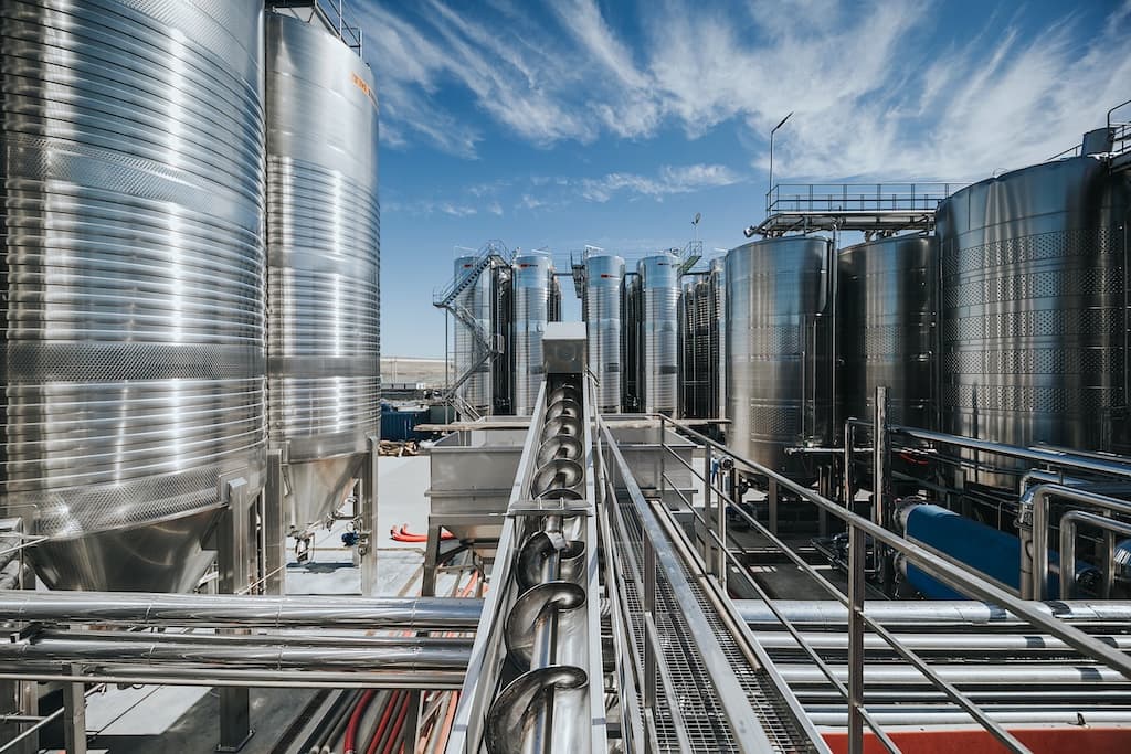 Image for the Vinul.ro article about TM INOX equipment